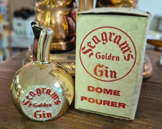 "Seagram's Golden Gin Dome Pourer" w/ original box 