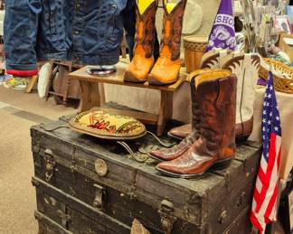 Primitive and western. Key jacket. Ausente sz. 10 1/2 pointed boots, Hyer sz. 12 and sz. 8