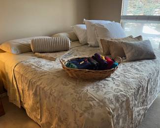 Sforra Italian Linens:  King Duvet with 3 European shams  and more!