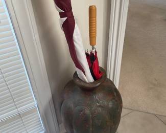 Large urn, and umbrellas