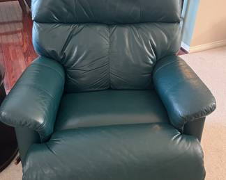 L-Z Boy leather recliner (matched set of 2 available)