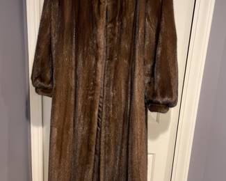 Long chocolate brown mink - XL length (rare find) - by Rosendorf/Evans - excellent condition  - size L - XL 