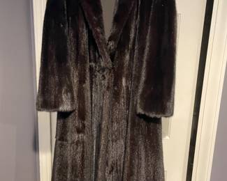 Long black female mink - by Rosendorf/Evans (with authenticity papers) - excellent condition - size L - XL