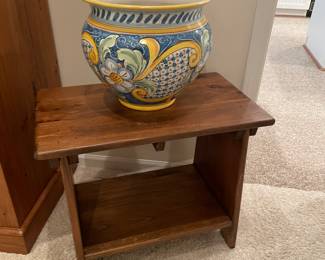 Bench and Italian pottery