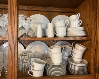 Crown Victoria, Lovelace set of dishes