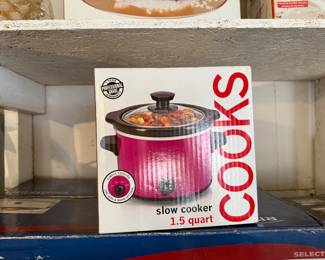 Kitchen items  - crock pot