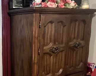 Wardrobe / dresser