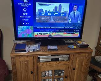 Oak Media Cabinet - 45.5" w x 29.5" H x 21.5"D - Like new