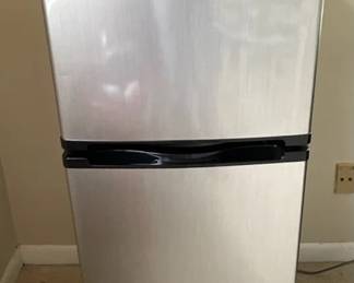 Insignia Refrigerator 
