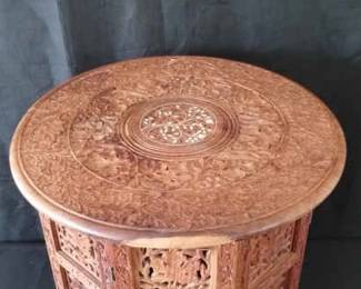 Accent table