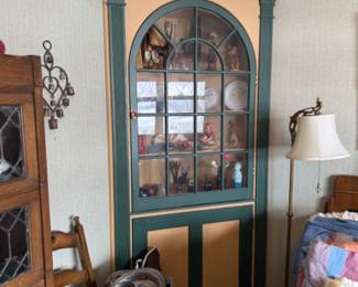 VINTAGE CORNER HUTCH (CORNER HUTCH WILL BE SOLD AS A PAIR IT MATCHES THE BLUE ONE IN OTHER BEDROOM)