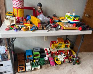 LOADS OF VINTAGE TOYS