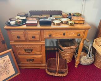DESK & BASKETS