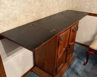 DREXEL BRASS MOUNT FOLD TOP MINI BAR WITH FRENCH DOORS