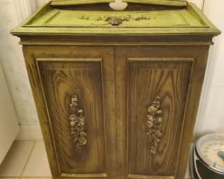 Plastic hamper