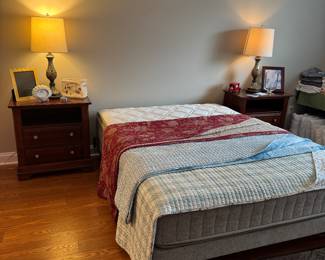 Queen mattress set - pristine condition & reversible quilts