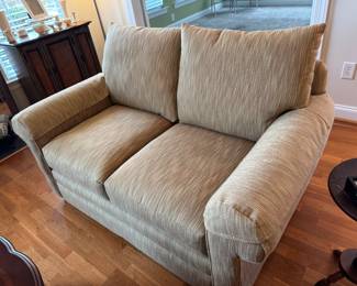 Bassett love seat, pristine condition!