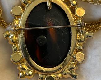 Julliana Brooch/Necklace