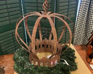 Large metal crown decoration