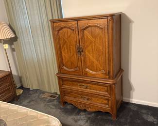 Master Bedroom Set, King Bed, Dresser w/Mirrors, Armoire, Nightstand $200