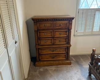 Master Bed Room Set, King Bed, Dresser w/Mirror, Night Stands, Chest of Drawers $800