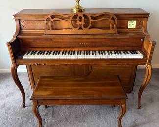 Yamaha M215 Satin Cherry Console Piano, Vintage Early 80's $2,000   Brass Piano Lamp $100