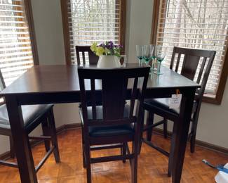 bistro table w/4 chairs
