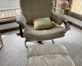 stressless type chair w/ottoman