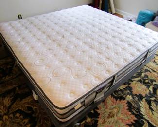 King Serta iSeries hybrid mattress & base
