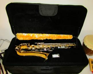 Vintage Bundy alto saxophone w/case