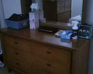 kroehler dresser and mirror, matches next high boy