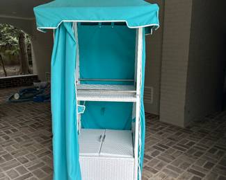 Frontgate Rolling Party Station