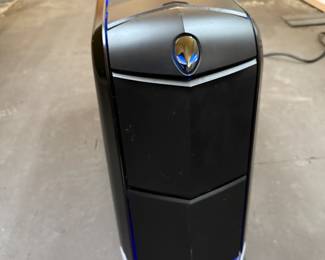 Dell Alienware Aurora Fin top-03: Alien Octocore $200 OBO
Intel Core i7- 3.07GHZ _12 GB RAM
500 GB boot drive/ RAID 500 GB / 3 TB HD /DVD NO Wifi NET
GPU: GTX 980 TI