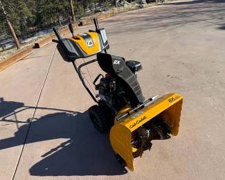 Barley Used: 2 in. x 24 in. 208 cc Electric Start Gas 2-Stage Snow Blower
$799