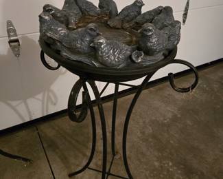 Electric bird bath