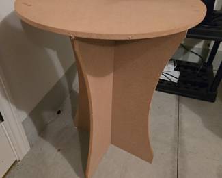 Round collapsible table
