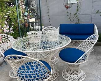 Mid Century Modern Fiberglass Patio Set - Mint Condition by RUSSELL WOODARD