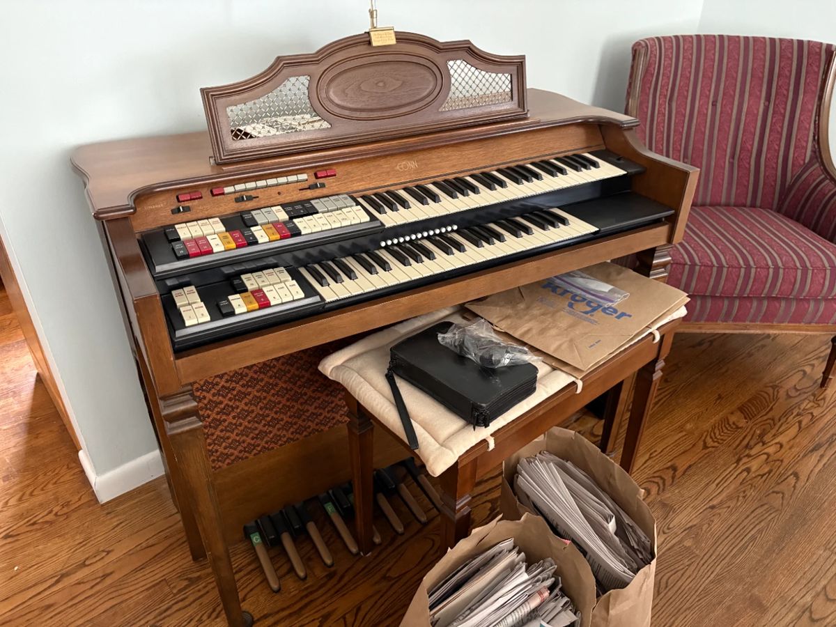 . . . vintage Conn organ