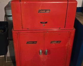 . . . vintage Snap-on tool chest -- what a find!
