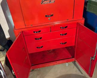 . . . a look at the bottom portion of vintage Snap-on tool chest