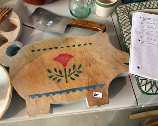 . . . love this vintage pig-shaped cutting board -- best I've ever seen