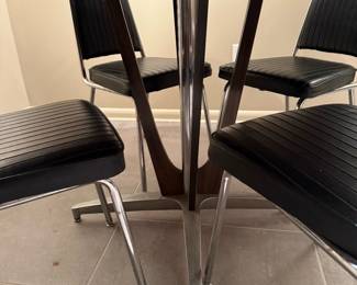 1970's CHROMCRAFT Round Dinette Table with 4 Chairs
