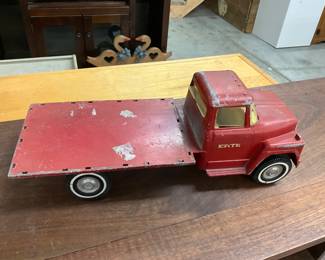 ERTL International Tilt Stake Flatbed Hauler Toy Truck