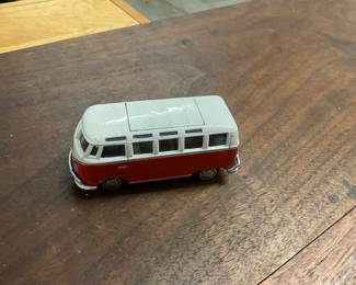 Maisto Diecast Toy Volkswagen Van Samba