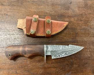Fixed Blade Hunting Knife w/Sheath