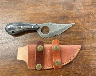 Short Skinner Knife w/Leather Sheath
