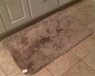 Bath rugs in master bath,