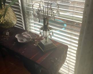 Has a beautiful runner with 2 beautiful lamps with crystals.