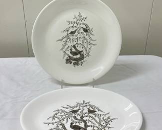 (2pc) Wedgwood "Partridge/Pear Tree" Platters | Wedgwood "Partridge in a Pear Tree" holiday platters in two sizes: Oval platter: 15 in. x 11.5 in. Round platter: dia. 13 in.