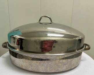 Deluxe Oval Roaster | Deluxe oval roaster with lid and side handles. - h. 12 x l. 22 in

